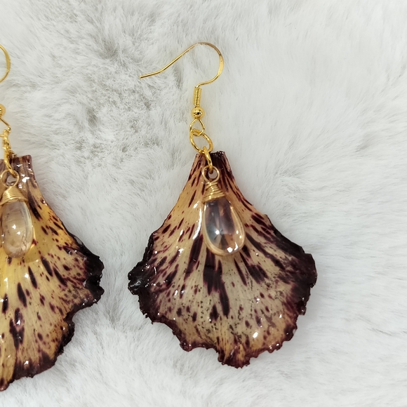 Elegant Natural Brown and Gold Earrings - Picture 3 of 4